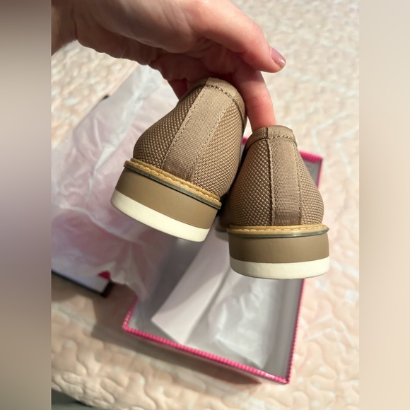 MeToo NWT Size 8 Tan Loafer Slip On Wedge - Picture 8 of 9